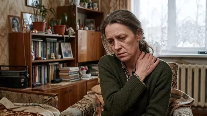Если болит плечо, психосоматика требует немедленно сбросить груз ответственности за других людей