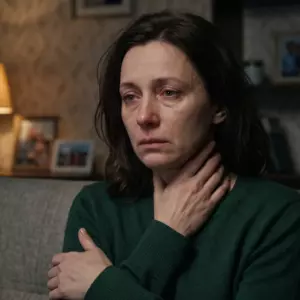 Боль в горле в психосоматике возникает от проглоченных тобой обид и невысказанных слов